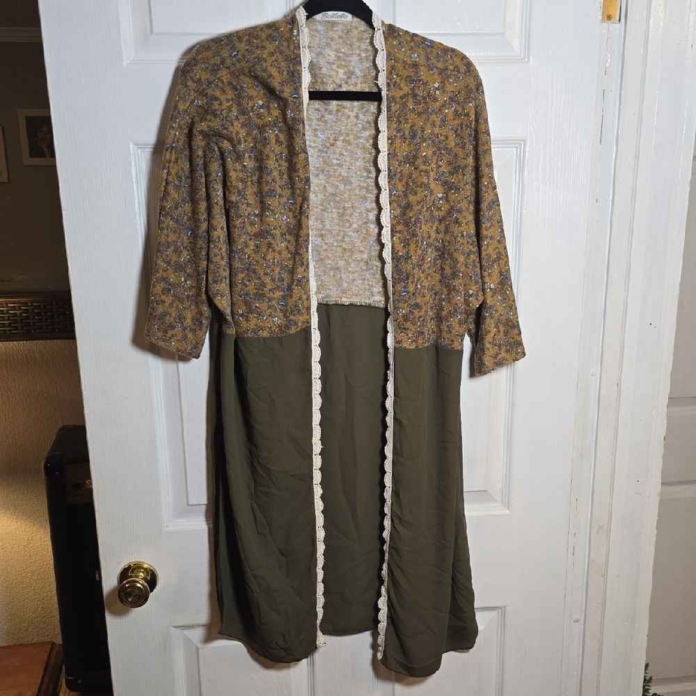 BOTTLETTE ONE SIZE Tan Green Elegant Women's Cardigan with Lace Trim